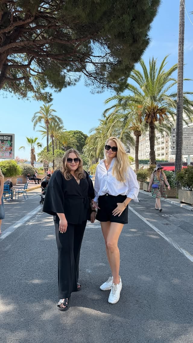 Mnie śmieszy 😂#dystans #nawesoło #cannes by @suzylifeblog