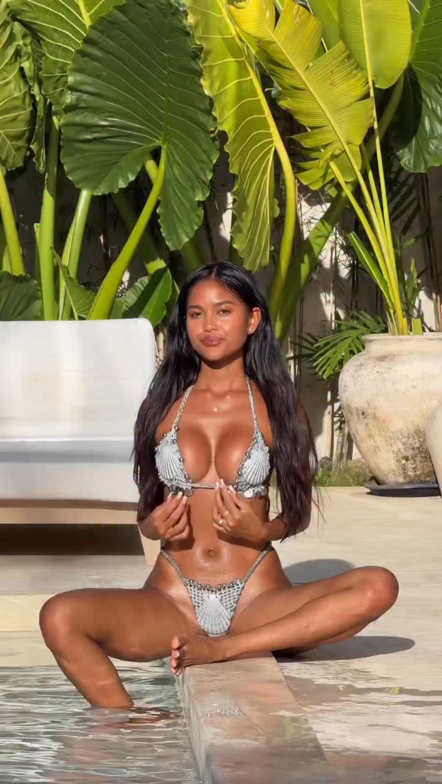 𝟐𝟎% 𝐨𝐟𝐟 𝐬𝐭𝐨𝐫𝐞𝐰𝐢𝐝𝐞 𝐭𝐡𝐢𝐬 𝐥𝐨𝐧𝐠 𝐰𝐞𝐞𝐤𝐞𝐧𝐝 💥💥Island beauty @maeurn.tv living her best mermaid life in the Thalita Bikini $129 in silver.