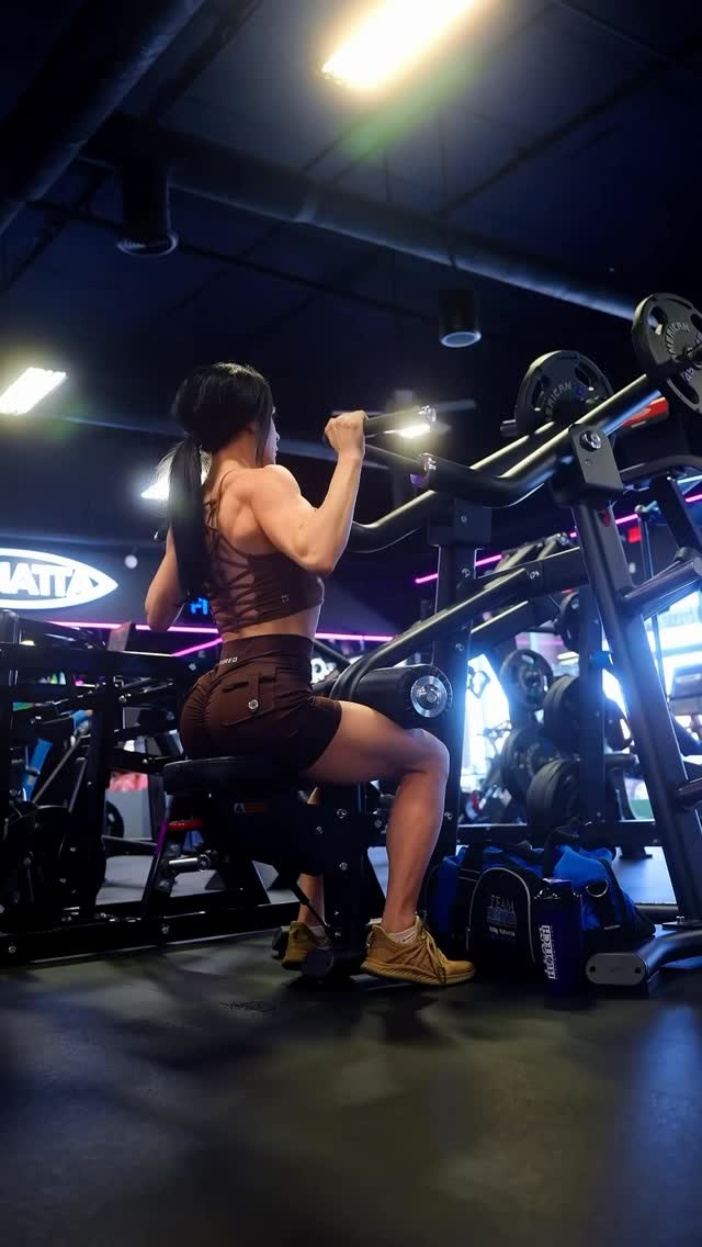 All in a days work 🫡🇺🇸 @americanbarbell 📍 @cultfitnesslv 🔋 @hitechpharma 🎥 @thai_le_foto by @ashleykfit