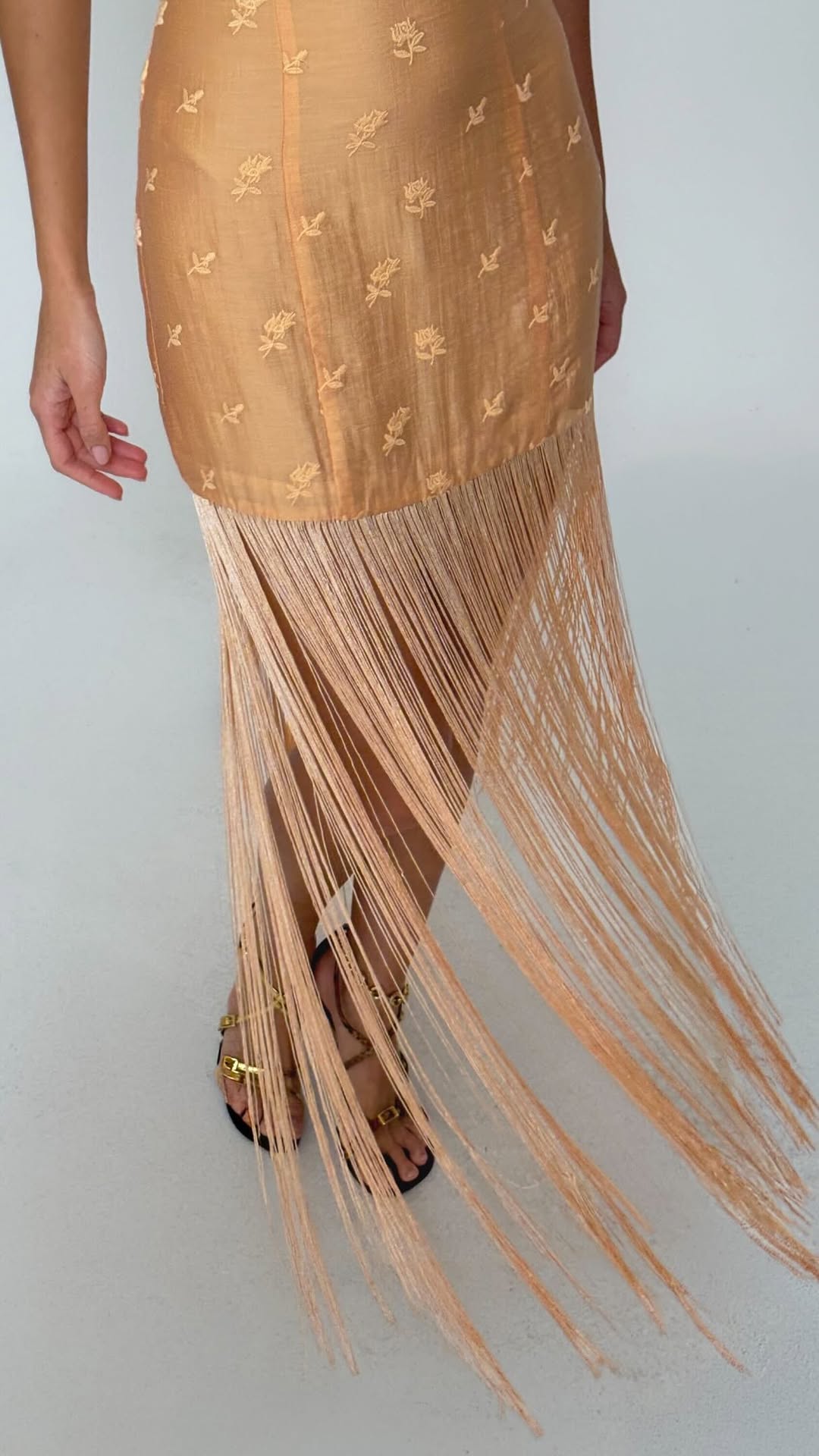 For your next summer escape, our ABIGAIL dress 🥭