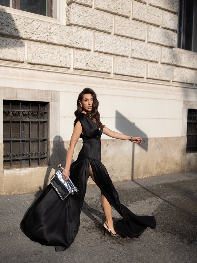 Chronologiste night✨dress @la_jupe_showroom bag @jacquemus heels @victoriabeckham mua @ivadujicmakeup hair @salonsophie by @donna.bombonna