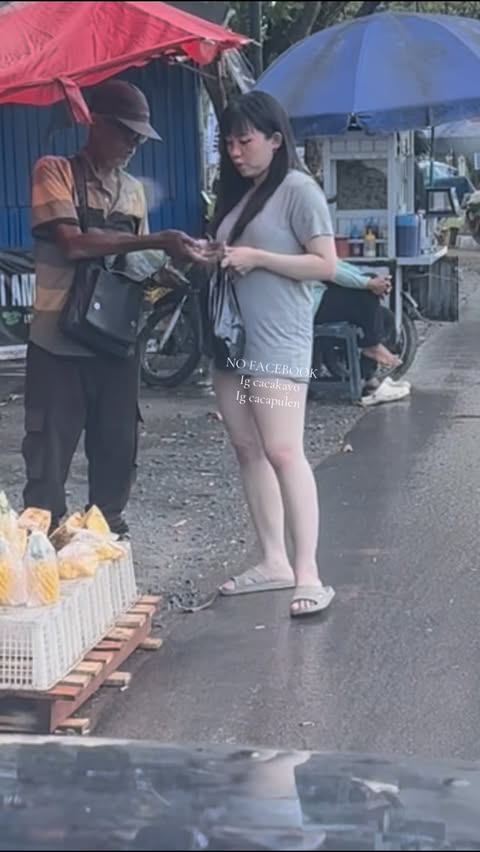 Transaksi dengan kakek 😝 by @cacakayo