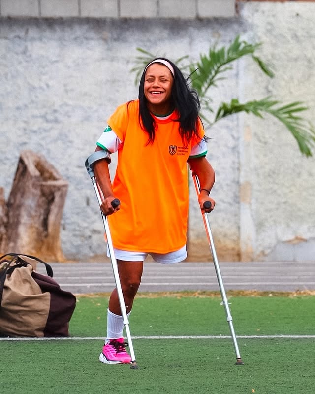 A smile that says it all 🩵🇻🇪The women’s game is growing in Venezuela and @futbolclubamputadosbaruta is certainly leading the way with two new female players joining their weekly training sessions! 💫🩼#AmputeeFootball by @worldamputeefootball