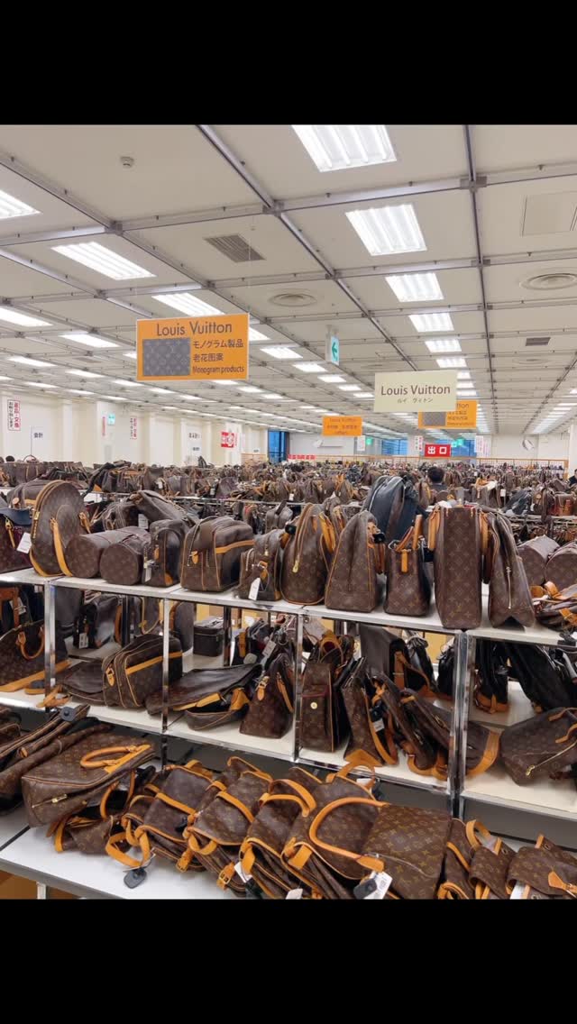 Tokyo’s biggest luxury resale event is coming back 👜 100,000+ luxury items ⌚ Watches, bags, jewelry & more ✅ 100% authenticated items 🔥 Up to 30–90% off retail pricesThis event only happens TWICE a year (June & November)If you’ll be in Japan in June… this might be worth adding to your itinerary 📍 Tokyo Ryutsu Center (TRC) 📅 June 5–7, 2026Search: シッチーのチャリティフェア#lv #tokyotokyo#luxuryshopping #tokyotravel luxurydeals by @iammolipop
