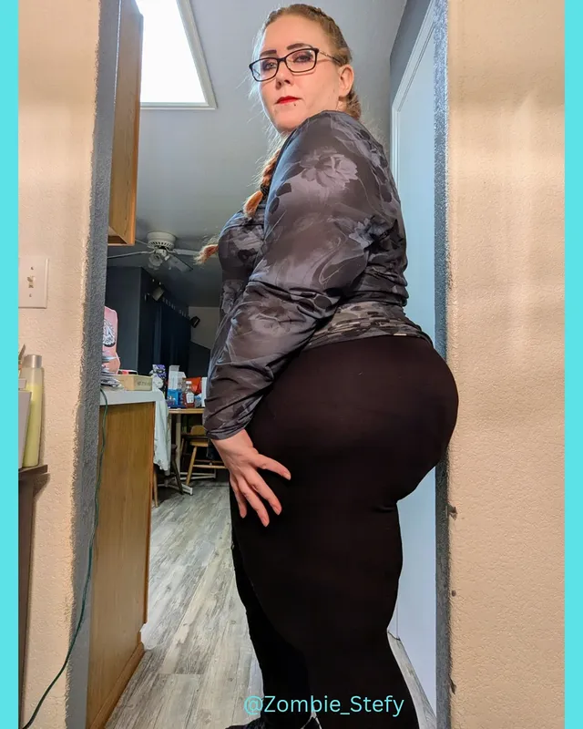 About last night 😏 in order - if you want the audio on the videos I can post them to my stories 😘 - I'm tired and my legs fell off from rocking it but I had a blast with the bestie - I appreciate her (in her words) coming to do white people shit with me lol. Some of y'all need a Nichole in your lives and it shows 😂✨🤌🏼 - I'll be slow today and will try to post the archives I've been promising - have a great Sunday my misfits - glad you're here 😘💜