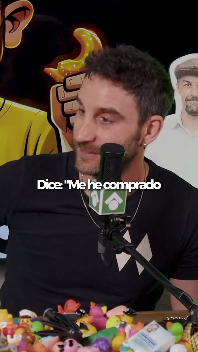 Cocituber cuenta un chiste… 💀😂 y Fontecha junto a Dani Rovira le acaban dando una charla increíble sobre cómo se cuenta realmente un chiste.Timing, pausas, remate… le desmontan el chiste pieza por pieza. 😂De esos momentos donde el análisis da más risa que el propio chiste.Si te gustan estos clips, síguenos para más Torreznos Podcast.#torreznos #torreznospodcast #cocituber #fontecha #danirovi ra #humor #podcast #reels #viral by @dani.fontecha