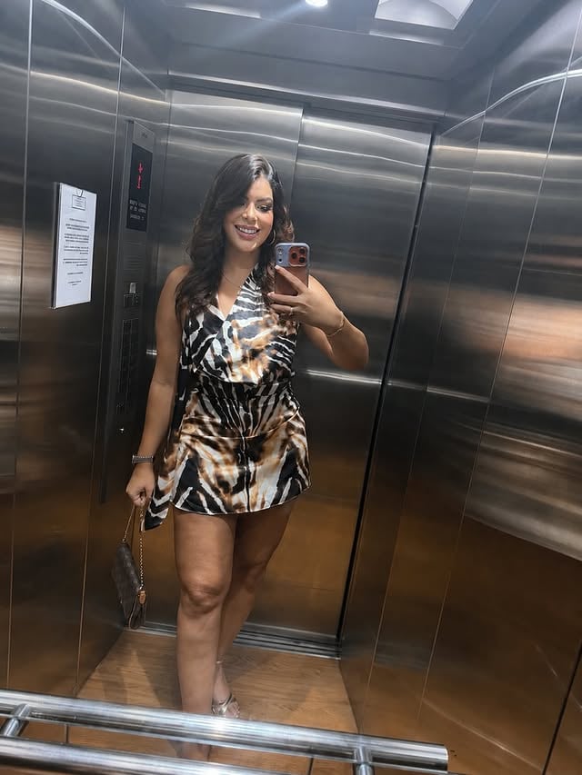 “No es el vestido, ni el lugar… es la energía con la que llegas ✨🤎” #nikolettica #tallgirls #tallandbeautiful #tallandproud #tallandsexy by @talllnhottt