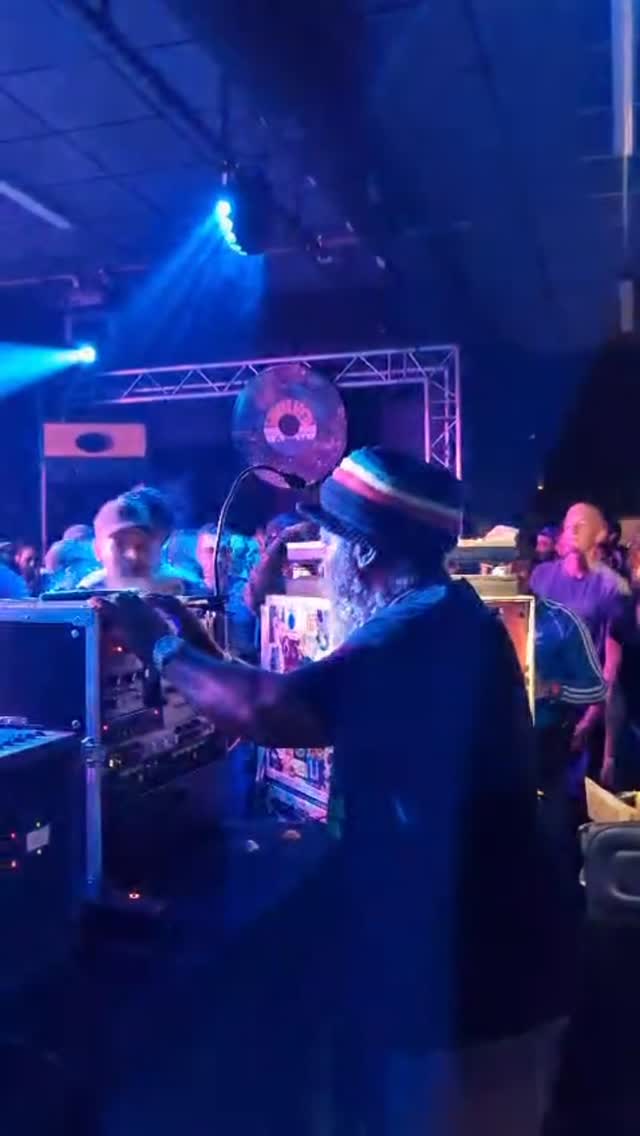 Pure vibes last night in Rennes 🇫🇷. Channel One in session playing an unreleased track by Indica Dubs - Waza Dub (Japanese word waza meaning spiritual energy). Vibes delivered ✨ 💚💛❤️#channelonesoundsystem #dub #mikeydread #indicadubs #rassherby by @channelonesoundsystem