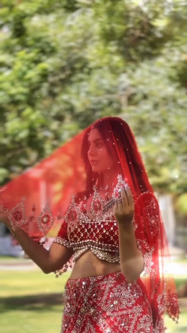 SUPER EXCITED TO SHARE THIS GLAM LOOK 💗HMUA @gayatrisable_makeovers Muse @avaniawasthee Outfit @mihir_designer_studio Jewellery @_swamini_rental_jewellery_ #makeupartist #bridallook #glamlook #makeupinspiration #comingsoon by @avaniawasthee