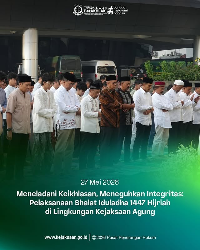 Keluarga besar Kejaksaan Agung Republik Indonesia melaksanakan ibadah Shalat Iduladha 10 Dzulhijjah 1447 H/2026 dengan penuh kekhusyukan. Mari jadikan momentum Iduladha ini untuk memperkuat integritas, mempertebal keikhlasan dalam mengabdi, serta meningkatkan kepedulian sosial melalui ibadah kurban.Selamat Hari Raya Iduladha 1447 H. Mewujudkan kepedulian melalui keikhlasan berkorban.#KejaksaanAgung #JaksaAgung #KejaksaanRI #IdulAdha1447H #PusatPeneranganHukum #trapsilaadhyaksaberakhlak
