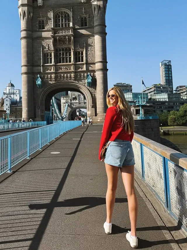 6'5 by @tall_and_stronggirls_worldwide