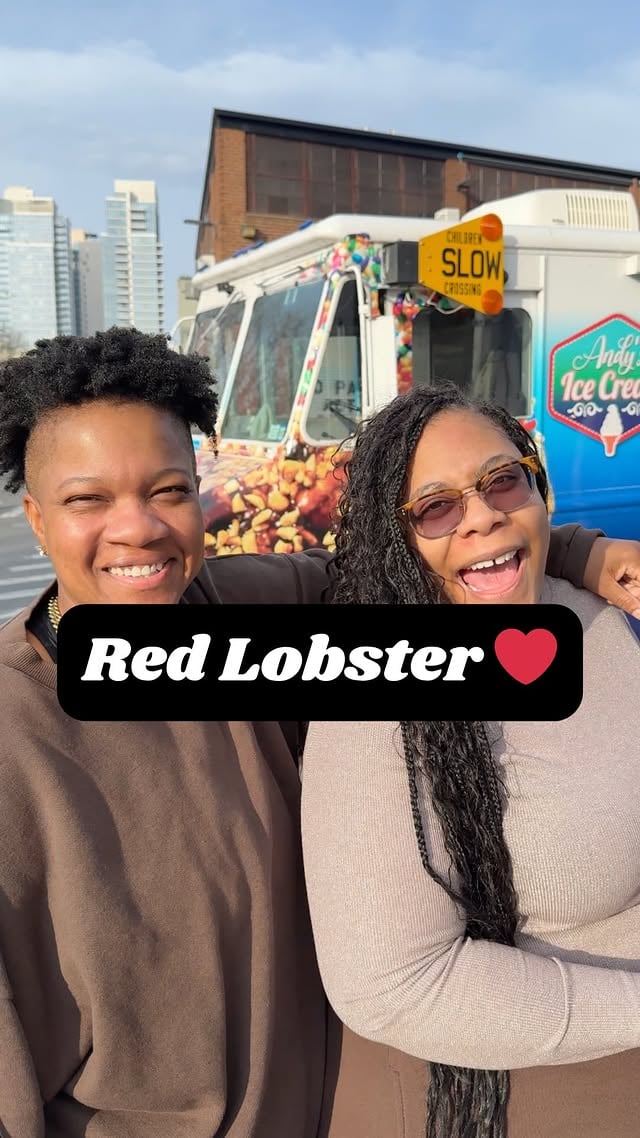 Red Lobster ❤️#meetcute #love #nyc #streetinterview by @meetcutesnyc