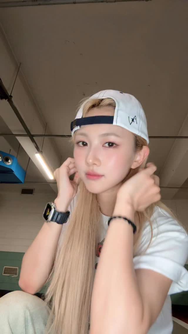 내일에서 기다릴게 어제에서 기다릴게 모레에서 기다릴게 내년에서 기다릴게 강남역에서 기다릴게 전주에서 기다릴게 뉴욕에서 기다릴게 #내일에서기다릴게 #강남역 #newyork by @hf_dreamcatcher