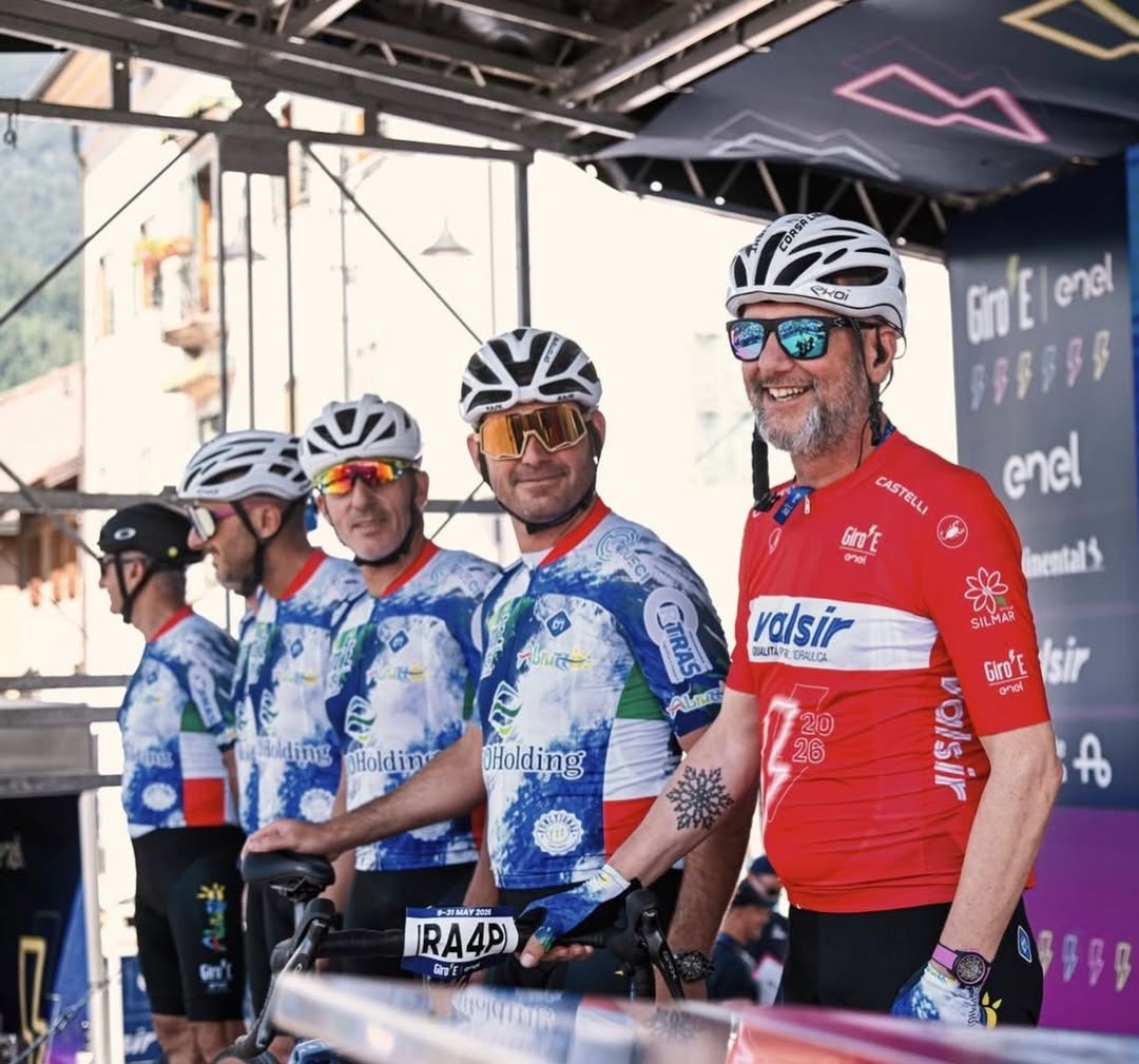 Giro E 2026 - Team Regione AbruzzoTappa 16 —> Agordo - Alleghe (Piani di Pezzé)Capitano di giornata @carlo_vanzini , supportato da tutta la rappresentanza giornaliera del Team Regione Abruzzo by @carlo_vanzini