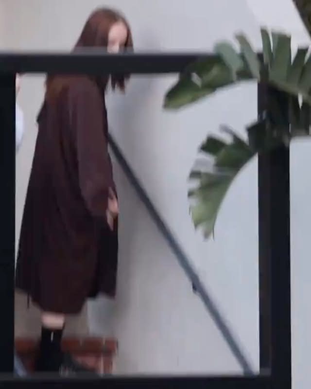 Billie Eilish gets her hair done in Beverly Hills 📸🎥@backgrid_usa