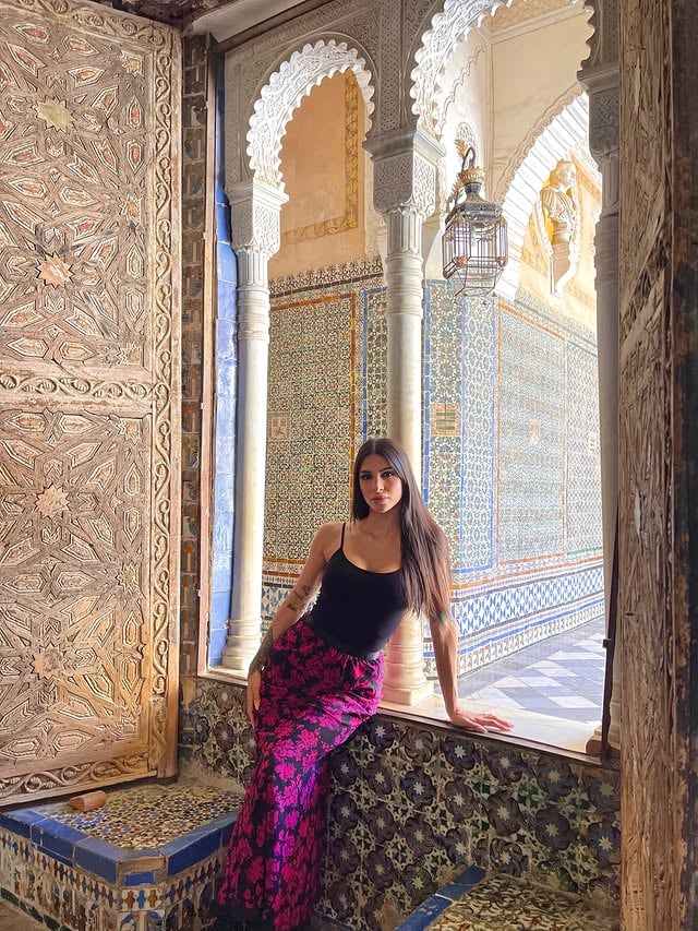 La casa che vorrei🫠 #casadepilatos #siviglia Era il palazzo residenziale privato di una delle famiglie più ricche e potenti di Siviglia.Non so descriverlo, scorrete i post🥹Gonna @belowshop_ 🌺 by @erica_piamonte_real