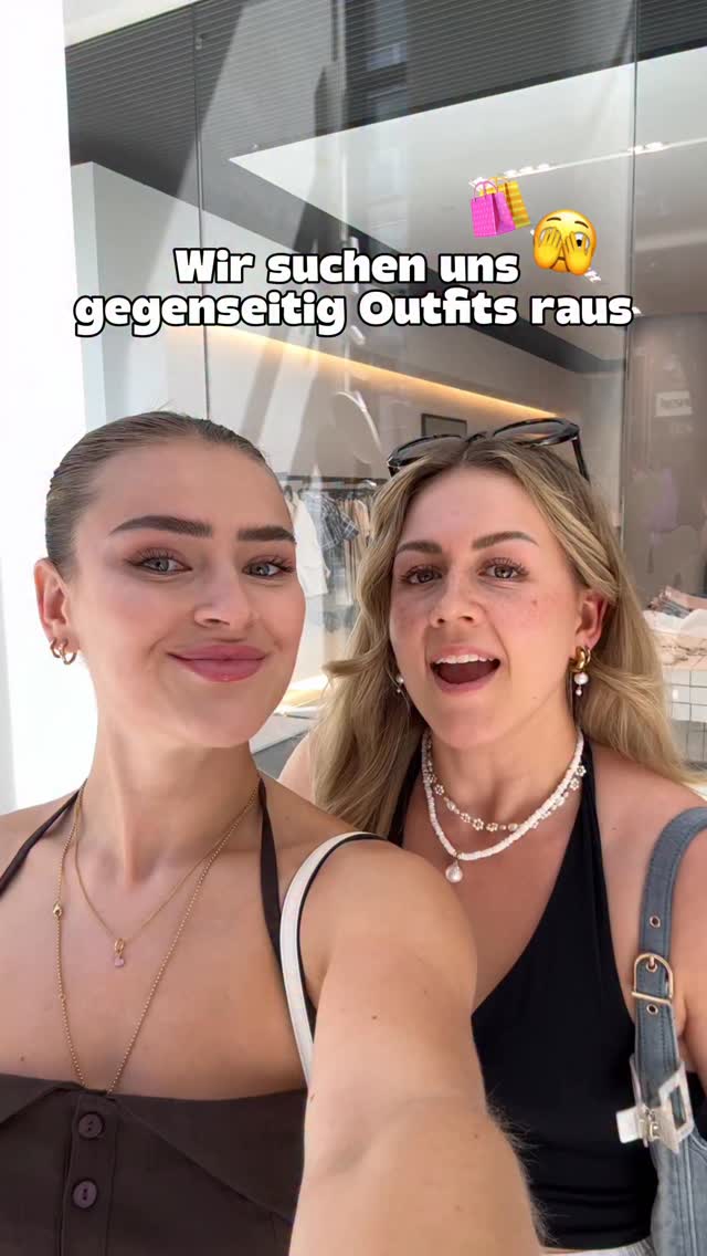 Wer hat’s besser gemacht?😭💀 Hauptsache das Ergebnis ist bei beiden genau das Gegenteil von eng oder locker HAHAHA c: @rominapalm by @annavonklinski