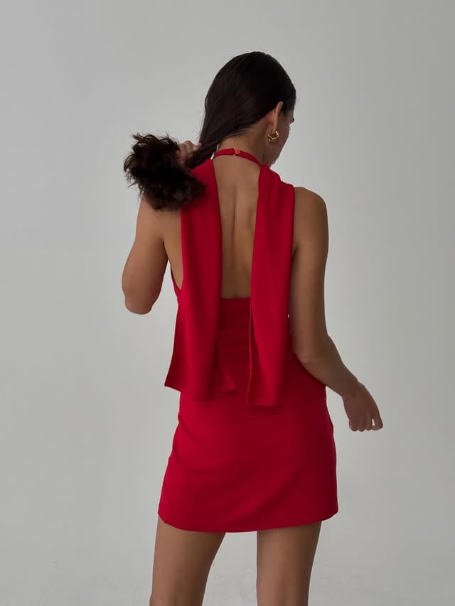 Pops of red for your wardrobe 🍓 by @meshki