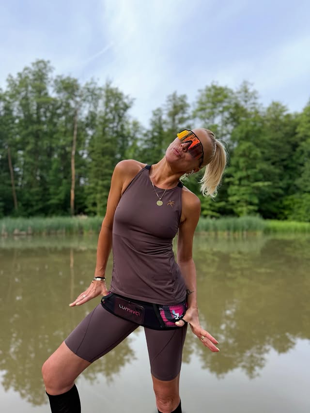Jsem doplnila serotonin👆😂😉😍🏃‍♀️Co vy? Běháte ráno nebo večer?😉Za mě je ok běhat, kdy vám to prostě vyhovuje😉Nejdůležitější je totiž běhat v dobu, kterou dokážeš dlouhodobě dodržovat💪.#mojerano🏃‍♀️#nextrun#done🥳@klimatex_technology by @yvona_malerova_krainova