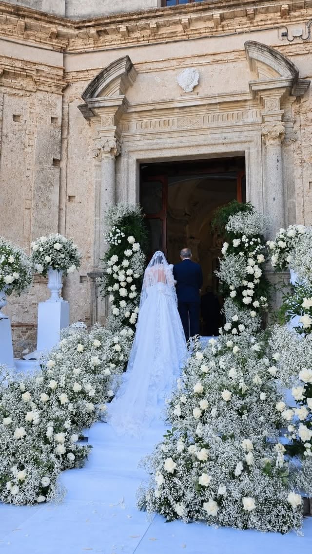 Il Matrimonio di Martina e Giuseppe 🤍@raissapanetta_apocalisse @guendalu_brand @santinafuoriclasseparrucchiera @photo4u_pasquale_minniti @ericafudamakeupartist @gaialespose @nodo_agency @l_angolo_del_fashion @lights_events_mdm @martisabatino @oneagency_events@palermogiuseppe @tenutaklope@angela_crupi851@crupi.rosamaria@davipe85@kiara.macri97@elsa.brnc@soniafarfalle2020 @giulias_magical_photo by @crupiangela_lefarfalleinfiore_