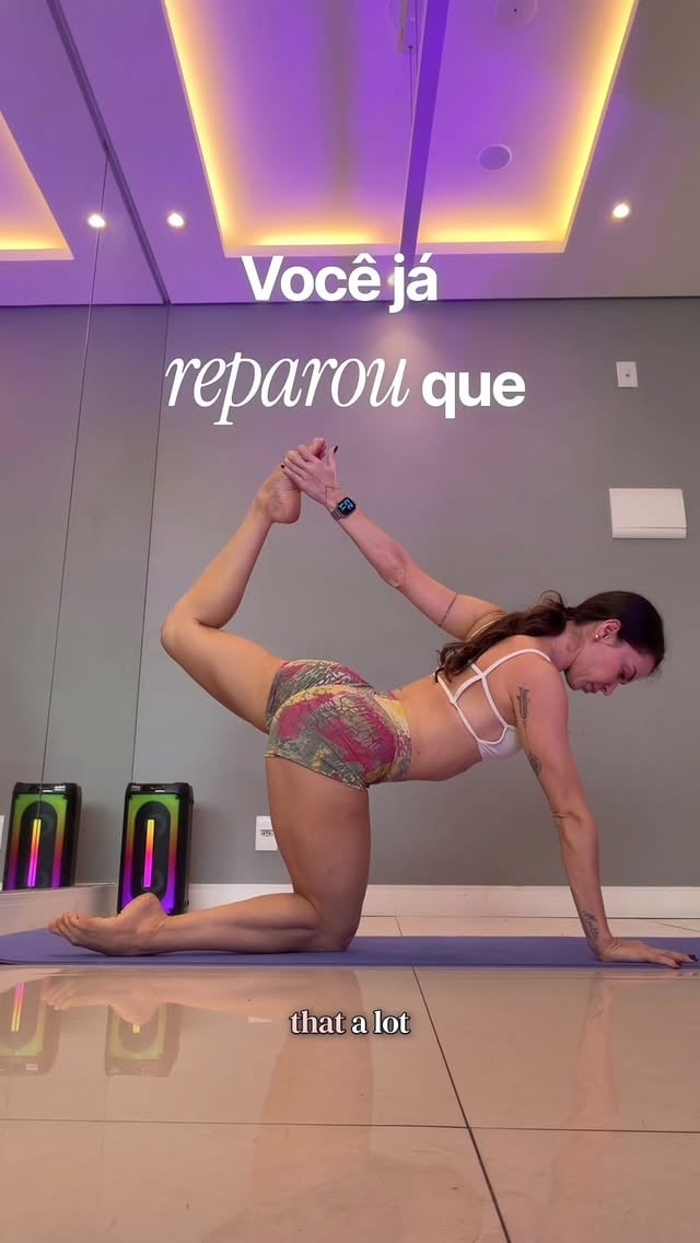 Flexibilidade tem método e eu posso te mostrar como você pode ser mais alongado(a) hoje mesmo! 💜Confira o meu destaque “Flexibilidade” para saber mais.#flexibilidade #streching #flexibility#ballet by @renatabardazzi