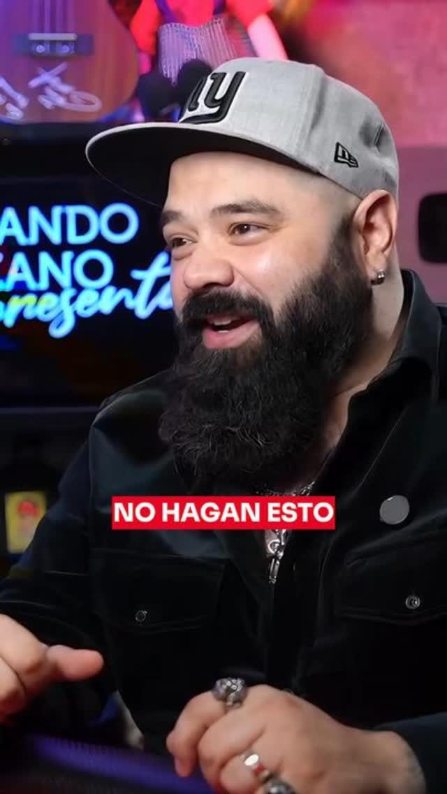 No hagan esto en un bar de comedia- Video completo en mi canal de YouTube 👉🏻Fernando Lozano TV🎙️: @victormerk ..#fernandolozanotv #fernandolozano #podcast #comedia #standup #standupcomedy #victormerk by @fernandolozanotv