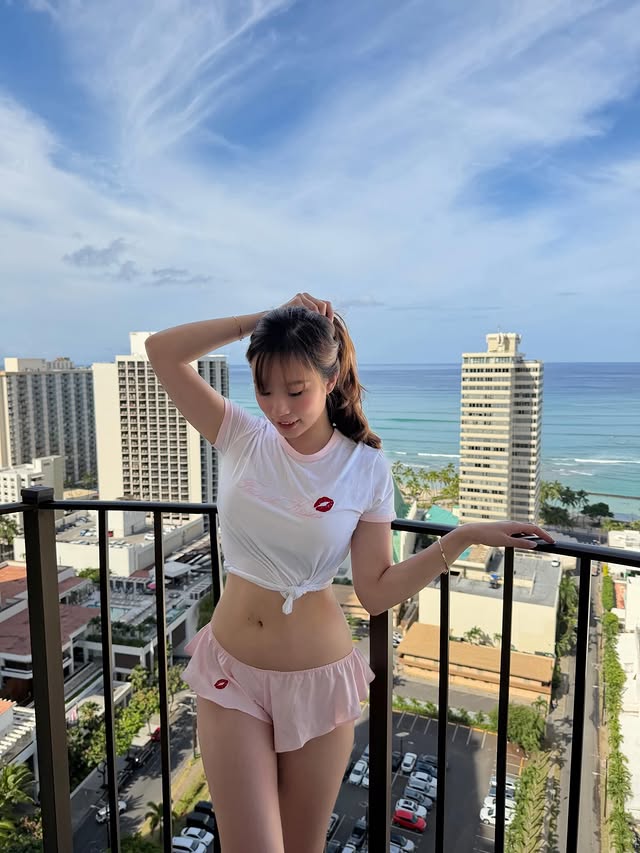 hawaii, u were a dream 🌞🌺🤍 by @reishan.leo