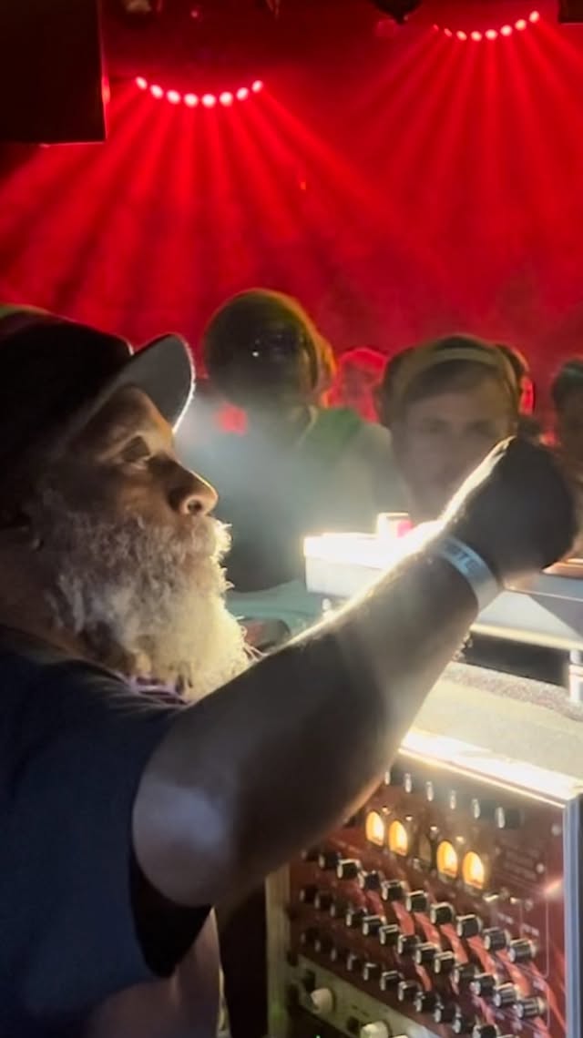 « Life is everything »@channelonesoundsystem @ras_sherby_ayre @invalved_sound_system Rennes 🇫🇷 DUBWISE 5 @bout40sound🎵Zulu Vibes - Give Thanks and praises @zulu.vibes.studio by @channelonesoundsystem