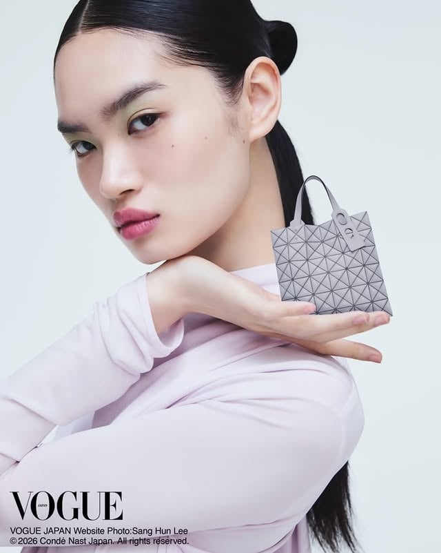 MINGMA for VOGUE JAPAN@mamingxinxin_ @voguejapan Photographer: @sangsanghunStylist: @natsumi.ogasawaraHair: Ryunoshin Tomoyose at Vow-VowMakeup: @yuka_washizuSet Design: @takashi_imayoshi#NEWYORKMODELS by @newyorkmodels