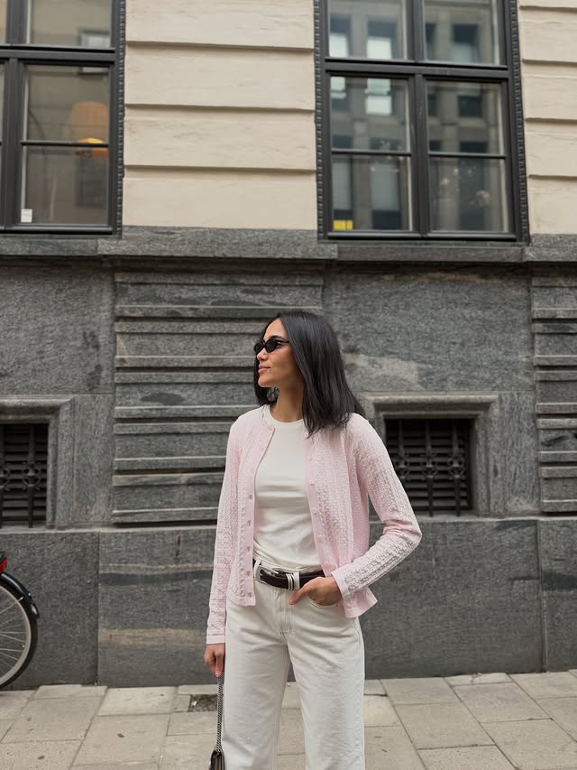Lately I’ve been drawn to simple outfits and soft colors.

Are you more of a color person or a neutrals person? 

#summeroutfit #minimalstyle #stockholmstyl