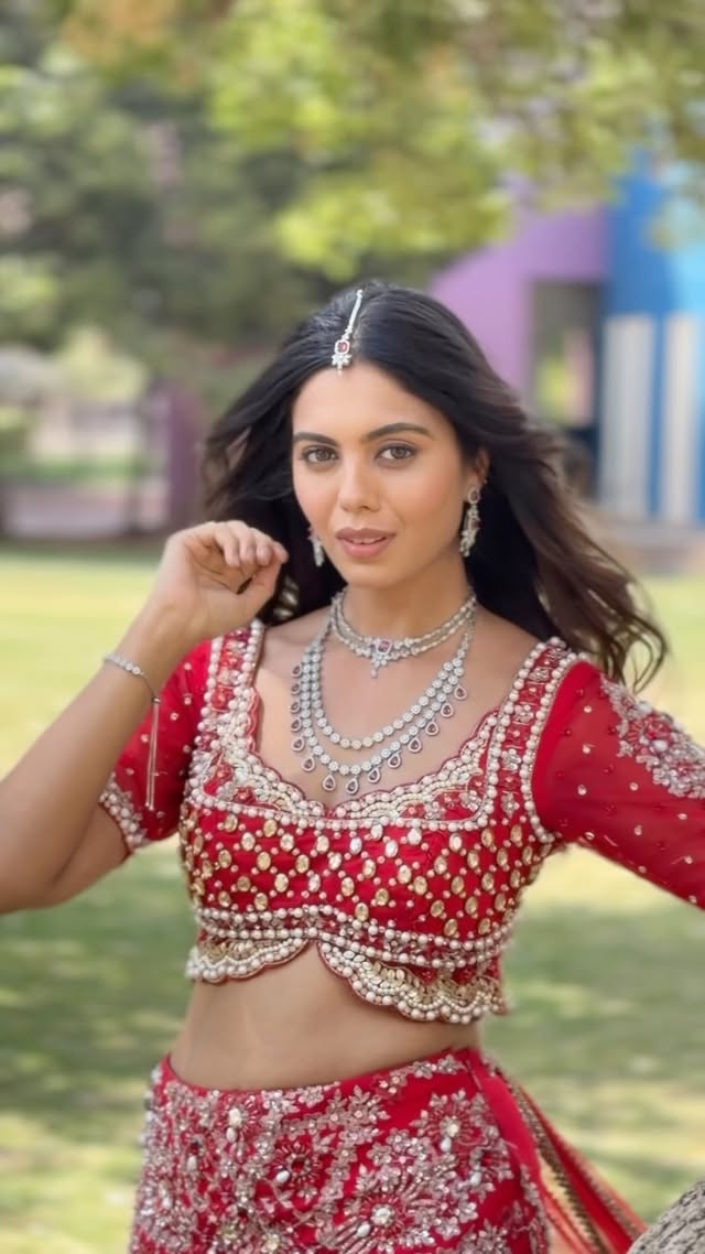 Found the perfect formula: Summer heat + red beauty ♥️🤌🏼MUSE : @avaniawasthee MUHA : @gayatrisable_makeoversPhotographers : @_digvijay.kumbhar_ @through.me.co OUTFIT : @mihir_designer_studio JEWELLERY : @_swamini_rental_jewellery_ BTS : @shubh9696_ @tushar_waikar_007 #viral #foryou #behindthescenes #fypppppppppppppppppppppppppppppppppppppppppppppppppppppppppppppppppppppp #fashion by @avaniawasthee