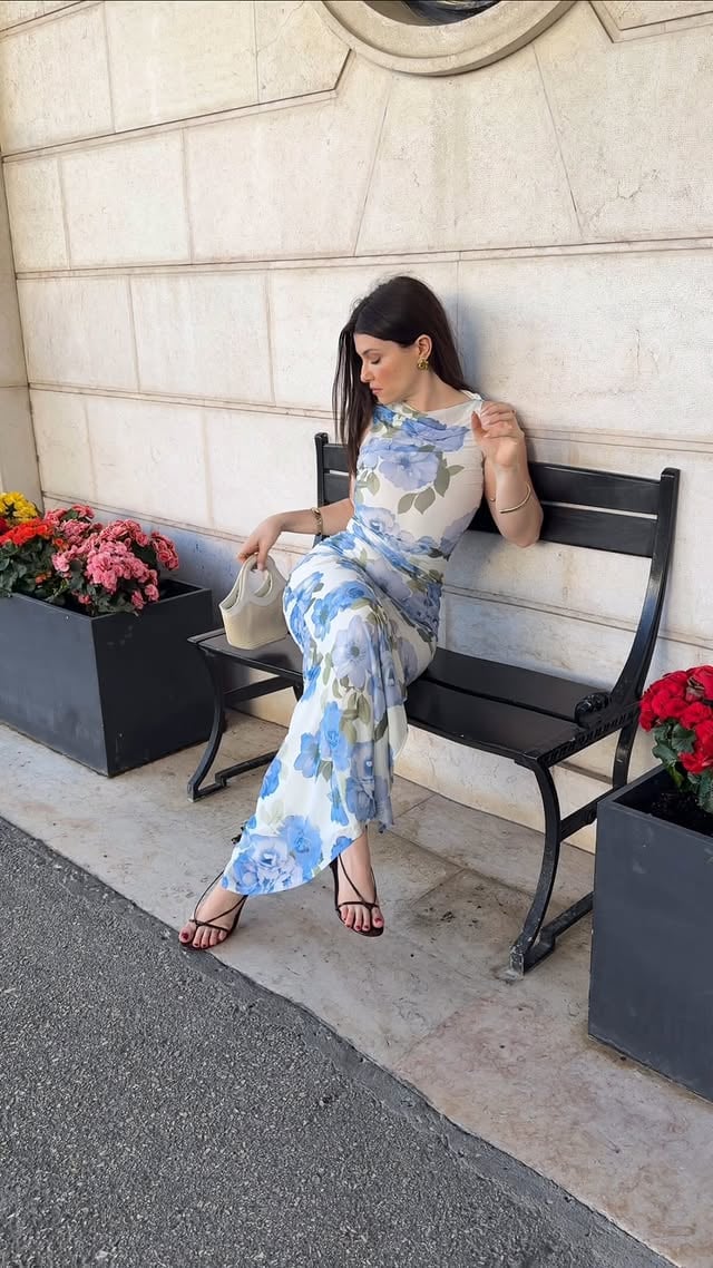 A moment for the dress 🦋💙🩵🪻🤍 @fashionnova 

🔎 Skyla Ruched Mesh Maxi Dress - Blue/combo

#flowerdress #floralprint #floraldress #summerdress #flowerprint