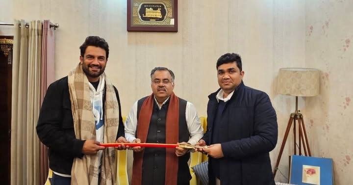 भारतीय जनता पार्टी के राष्ट्रीय महासचिव एवं वरिष्ठ नेता तरुण चुग जी को राज्यसभा के लिए चुने जाने पर हार्दिक बधाई एवं शुभकामनाएं।
आपका संगठनात्मक अनुभव, राष्ट्रहित के प्रति समर्पण और कर्मठ नेतृत्व निश्चित रूप से सदन को नई ऊर्जा एवं दिशा प्रदान करेगा।
ईश्वर से आपके उत्तम स्वास्थ्य एवं उज्ज्वल राजनीतिक भविष्य की कामना करता हूँ।
आप निरंतर देश और संगठन की सेवा में नई ऊँचाइयों को प्राप्त करें।
::: @itarunchugh