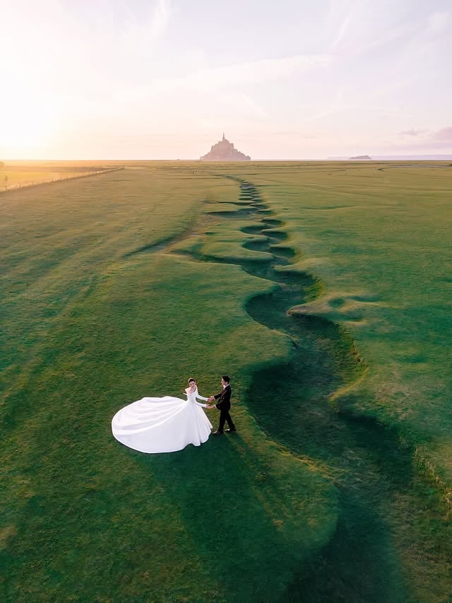 We took one evening during the three-day wedding celebration to create photographs in the beautiful green fields near Mont-Saint-Michel where the Wedding would be held the very next day. Mont-Saint-Michel has not seen a wedding hosted in its Abbey for nearly 1000 years.. you read this right.. 1000 years!! Pinch me, punch me, slap me!!! I was determined for @mingxi11 to wear her stunning @Dior gown in this setting. The logistics were incredibly challenging, and it took a lot of convincing and coordination from the entire team. But everyone came together to make it happen, and the weather could not have been more perfect.Being there felt like stepping into a film, something so breathtaking it hardly seemed real. The landscape was almost dreamlike, as if it had been created by imagination rather than nature itself. It was one of those rare moments that felt completely surreal, and I’ll never forget it.@vogueweddings @voguemagazine @voguechina @voguehongkong link in BIO thank you @alexandramacon for the feature. Wedding Planning: @theweddingcohk Floral & Design: @tulipinadesign Video: @gione.silva @josevillapresets @sonyalpha @dior #josevillapresets #sonyartisanofimagery #imagenai #voguewedding #NOTAI by @josevilla