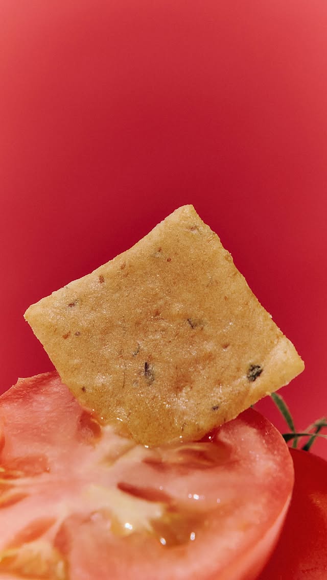 Sofisticado, marcante e clássico.🍅Tomate seco já está entre nós, mas será que fizemos a escolha certa?Descubra amanhã… by @jumamutee