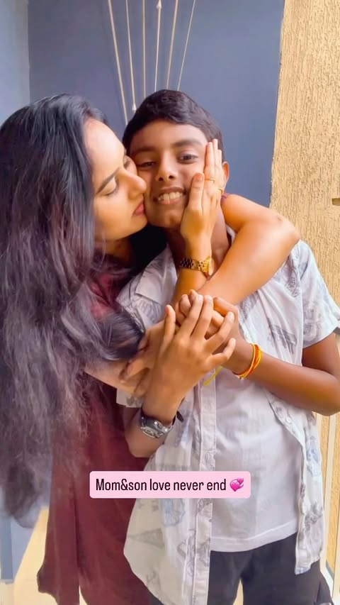 What else I can ask to god except my son 😍 🫂 No matter what happens 😏😝Am blessed to have my hero ❣️😘😘😘😘😘••#momson #proud #strength #love #nilasid by @vennila_sidarth