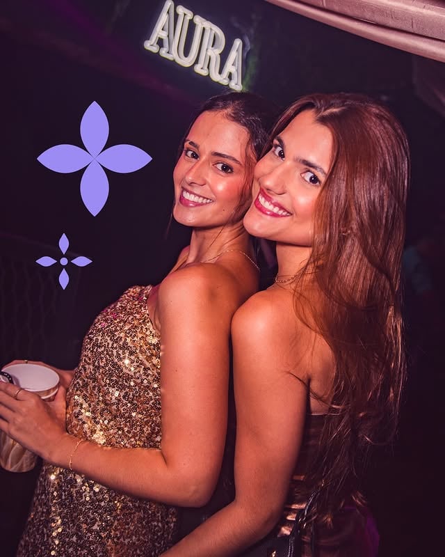 A casinha já está pronta para receber vocês. 🔥Hoje o pré-feriado começa do jeito certo: música boa, amigos reunidos e aquela energia que só aqui tem!Chama a galera, garanta seu ingresso e vem viver essa noite com a gente 🪩🕺 by @_clubechalezinho