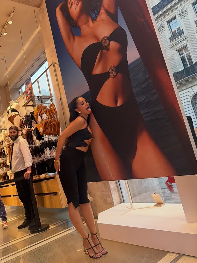 quel bonheur de voir notre collection #EtamxHotelMahfouf partout en magasins et surtout de VOUS voir dans les maillots sur lesquels on a travaillé pendant des mois. 🧜🏼‍♀️✨