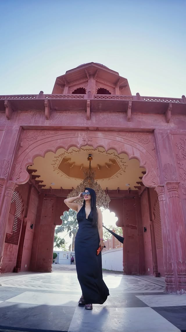 @noormahalpalace ✨ India’s first Autograph Collection hotel by Marriott International, is a distinguished celebration of regal architecture, timeless heritage, and refined luxury.Nestled within easy reach of Delhi, the palace showcases exceptional craftsmanship and thoughtful design at every turn. Rich textures, graceful archways, and majestic courtyards come together to tell a story of elegance, culture, and enduring legacy.Each moment within its storied spaces is immersive, sophisticated, and unforgettable.Discover a destination where royal heritage seamlessly blends with contemporary luxury, creating memories that endure long after your stay. ✨@maheshsinghjasrotia9 @rooppartapchoudhary #LuxuryTravel #LuxuryHotels #PalaceHotel #IncredibleIndia #fypppppppppppppppppppppppppppppppppppppppppppppppppppppppppppppppppppppp by @nupur.sakhuja7