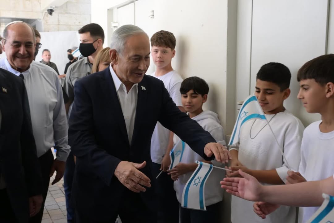 היום עם הילדים המתוקים שלנו בשלומי אחרי שאישרנו תוכנית של 13 מיליארד ש״ח עבור הצפון. כמו שהרמנו את הדרום, נרים גם את הצפון.
