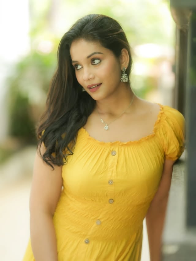 Lost in a beautiful thought😻🫣🎼

Photographer - @camerasenthil
Makeup - @sujitha_mua
Shoot Organized by @rrajeshananda

#trending #picoftheday #tamilindustry #actress #explore