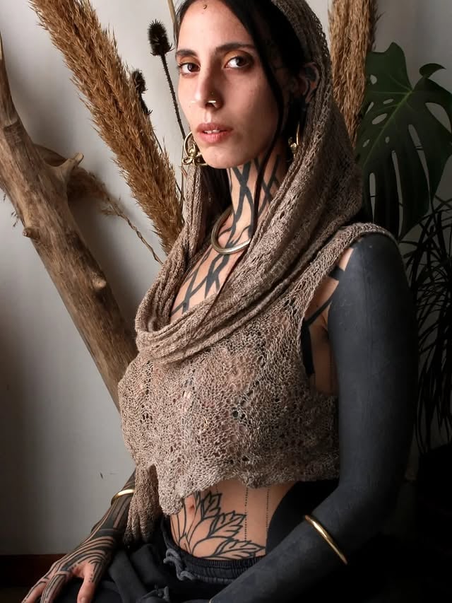 The tattoo artist at ‘Primordial Pain’ in Milan, a specialist in the freehand technique, tells us about her philosophy of life and the meritocracy of working with ink.Discover the interview with @ibrida_ on www.tattoolife.com or 🔗 https://www.tattoolife.com/ibrida-sewing-neotribal-on-the-skin/.#tattoolife #tattooartist #ibrida #italiantattooartist #blackwork by @tattoolifemagazine