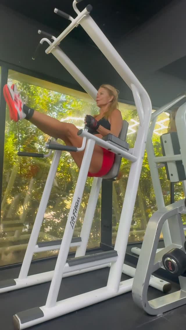 Poniendo el 🍑firme!!! Vamosss 💪🏻 by @makoke_