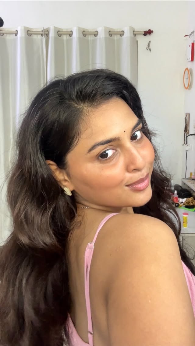 Skincare pathi pesrom… makeup pathi pesrom… aana daily habits pathi romba kammi dhaan pesrom ✨For me, healthy food habits, consistency, and routine-um glow-ku mukkiyam.Adhanala dhaan recently naan Chicnutrix Glow try panna start pannen 🍓✨ 500mg Japanese Glutathione + Vitamin CUse my code THAM75 for an additional discount.🔗 Link in bio@chicnutrix#ChicnutrixGlow #GlowJourney #HealthySkin #beautyroutine by @thamizhvani__