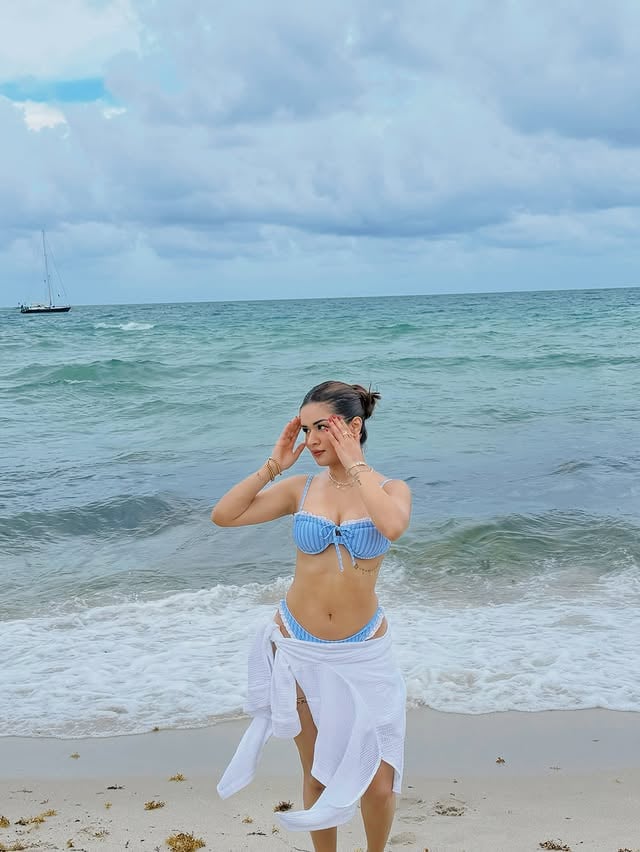 If I go M.I.A it’s because I’m in Miami 🪩🍸⛱️☀️🌊👙🏄🏻‍♀️🌴