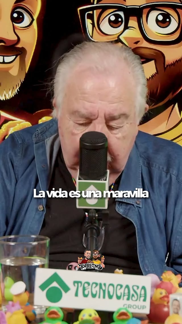 Juan Herrera cuenta una historia durísima que le cambió la forma de mirar la vida.Iba en el metro hundido, pensando en su cáncer… y al llegar a casa se encontró con que su mujer estaba ingresada por un accidente absurdo e inesperado.Ahí entendió algo muy fuerte: incluso cuando la vida se pone difícil, no puedes dejar de vivirla.Si te gustan estas conversaciones reales, síguenos para más Torreznos Podcast.#torreznos #torreznospodcast #juanherrera #vida #reflexion #podcast #reels #viral by @dani.fontecha