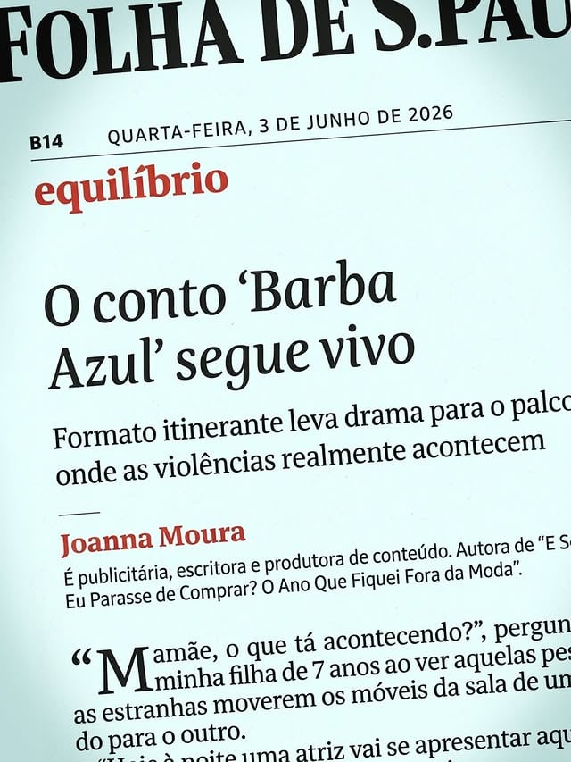 Aqui, a coluna da @mourajo na @folhadespaulo sobre a minha aventura chamada Barba Azul. Eu escreveria muitas palavras, mas como é bom descansar e poder ler as palavras de outra mulher sobre o que faço.Escrever e atuar sobre a vida. Jamais escolheria outra coisa. Meu coração tem um bosque e ele queima. Que entremos em novas casas, que façamos novas histórias. ❤️‍🔥 by @mourajo