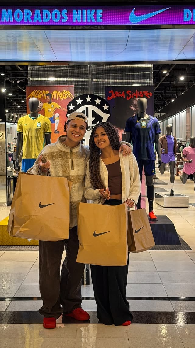Nós dois na @nike ficou fácil escolher o presente de dia dos namorados ❤️✨

*publi
#NikePraiaDeBelas #NikeDiaDosNamorados