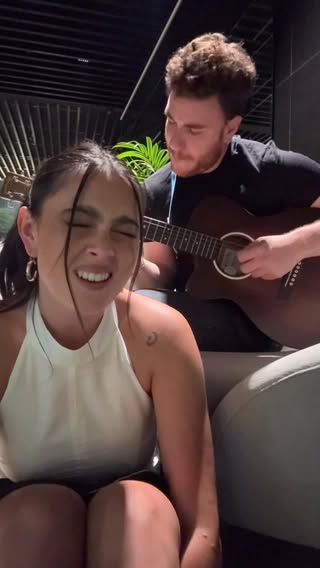 hoy no fue real cumple un mes!!!!! gracias a todos x escucharlo y x sentirlo tan vuestro. esto es parte de mí (acoustic version) porque últimamente es de mis favoritas del disco ❤️‍🩹

hoy nos saltamos el último capítulo de car chats para subir algo aun mejorrrr 🫢 a las 18h en mi canal de youtube 🤝🏼