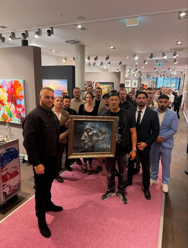 The Vernissage „Felix Blume - Legenden“ in Berlin and Hamburg was a huge success.Thanks to all my loyal supporters, friends and guests, I highly appreciate you all.Special thanks to my team and @galerie_mensing by @kollegahderboss